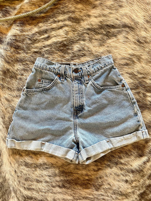 Vintage Levi’s Shorts (24”)