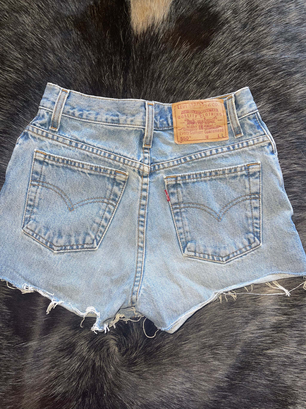 Vintage Levi 550 Shorts (25”)
