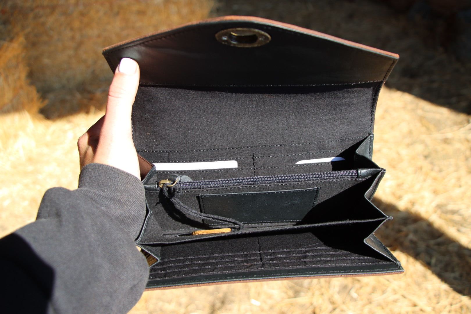 Twist Lock Hide Wallet