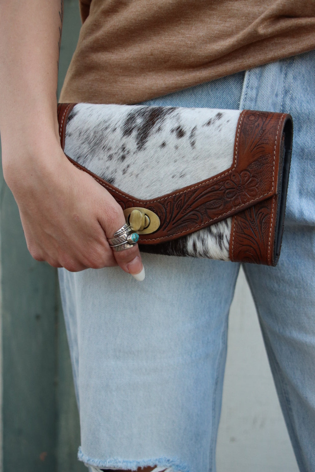Twist Lock Hide Wallet